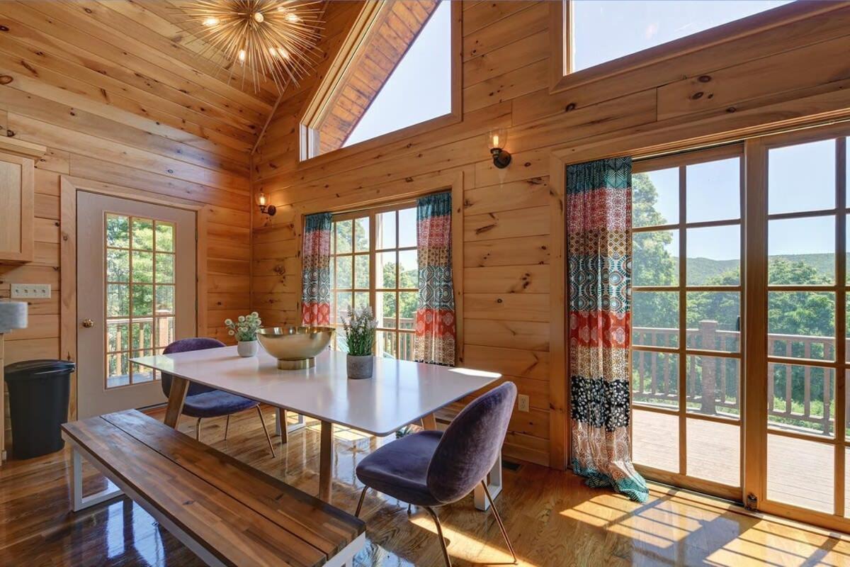 Berkshire Vacation Rentals: Great Barrington Cabin Sleeps 14 Walk To Town Zewnętrze zdjęcie